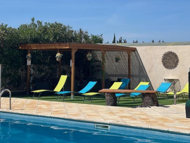 Gite Les Feuilles De Chene Villa Carpentras Bagian luar foto