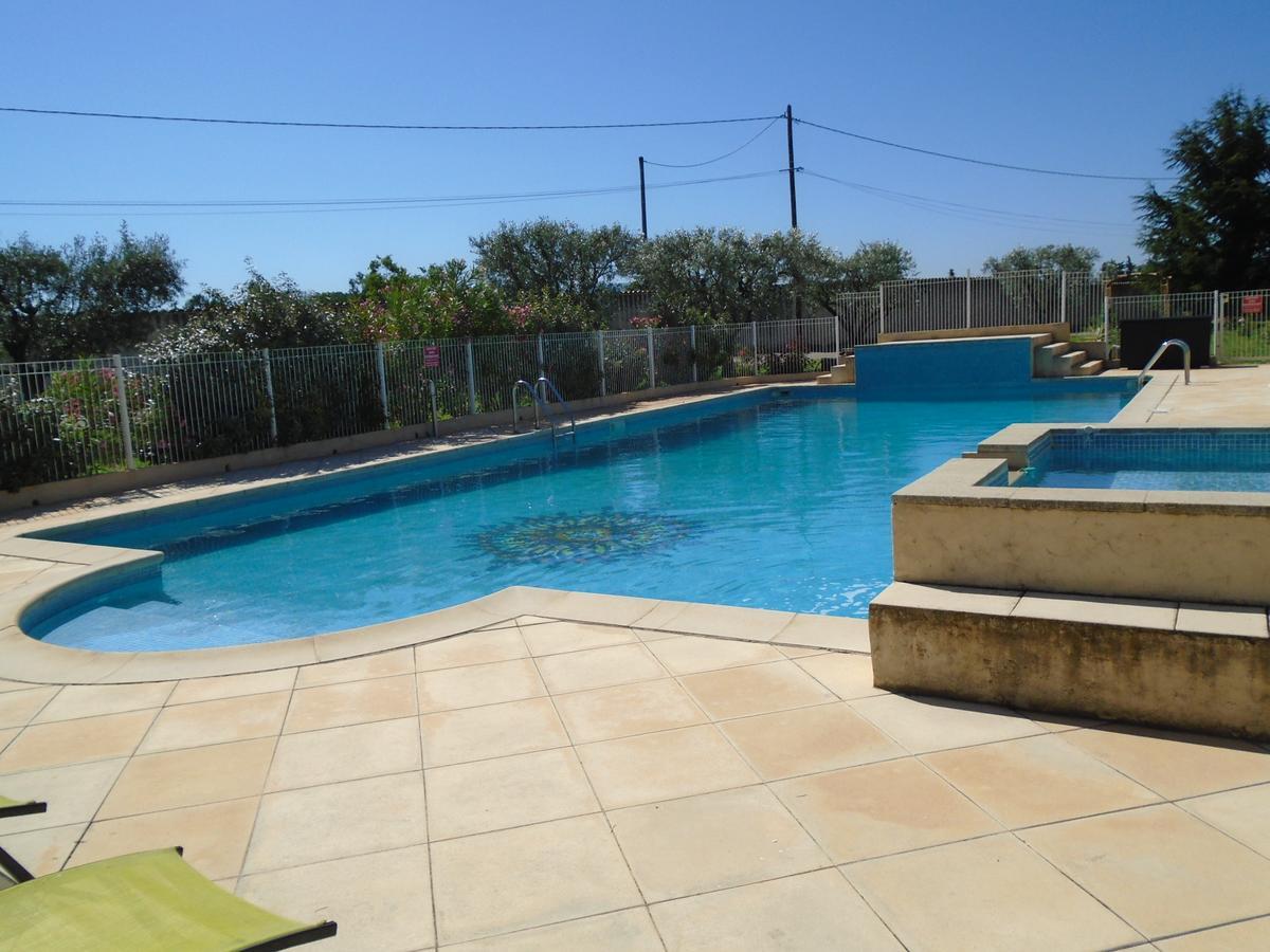 Gite Les Feuilles De Chene Villa Carpentras Bagian luar foto